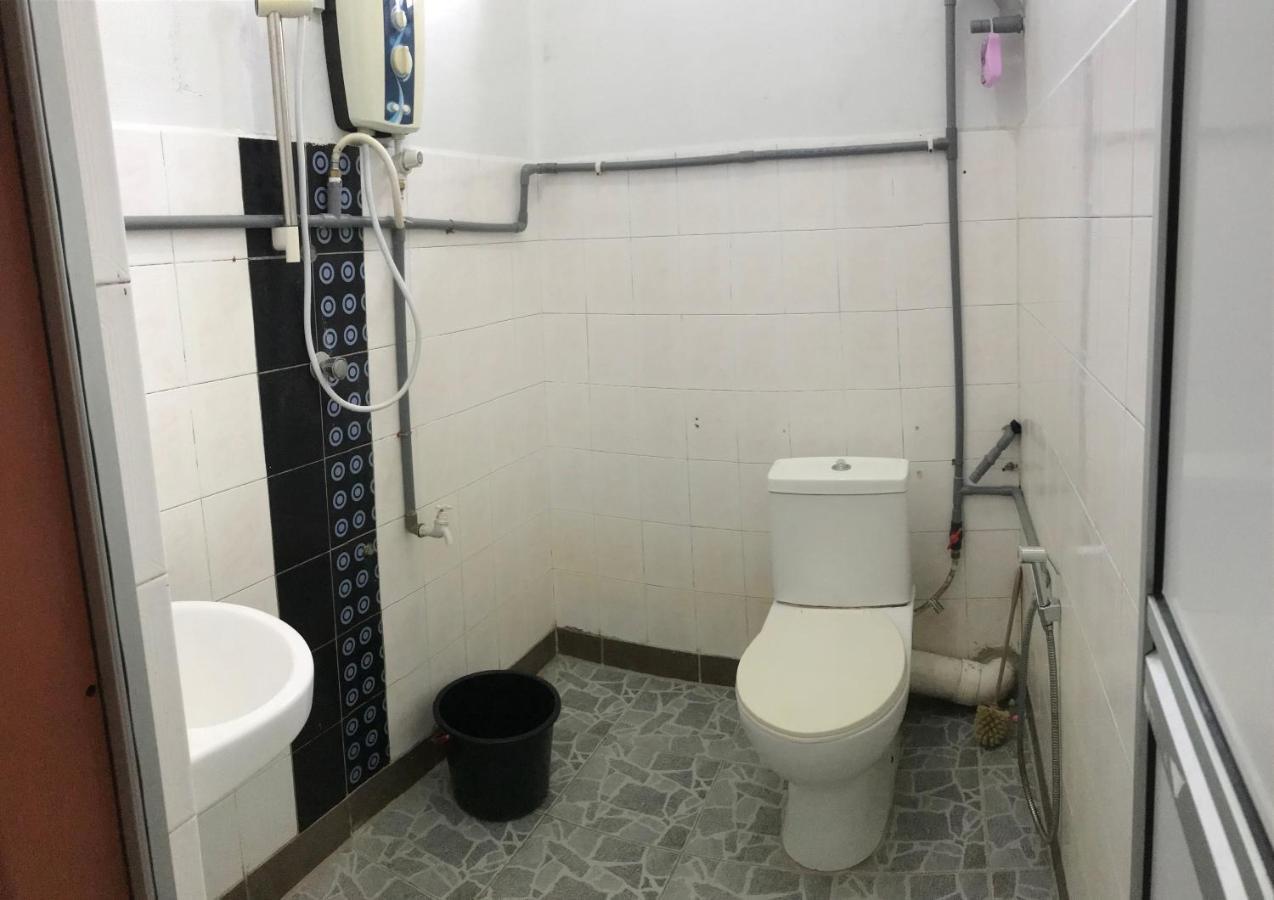 Ruhani Homestay 3 Kb - 4 Bedroom Fully Airconditioned With Wifi & Netflix Kota Bharu Exterior foto