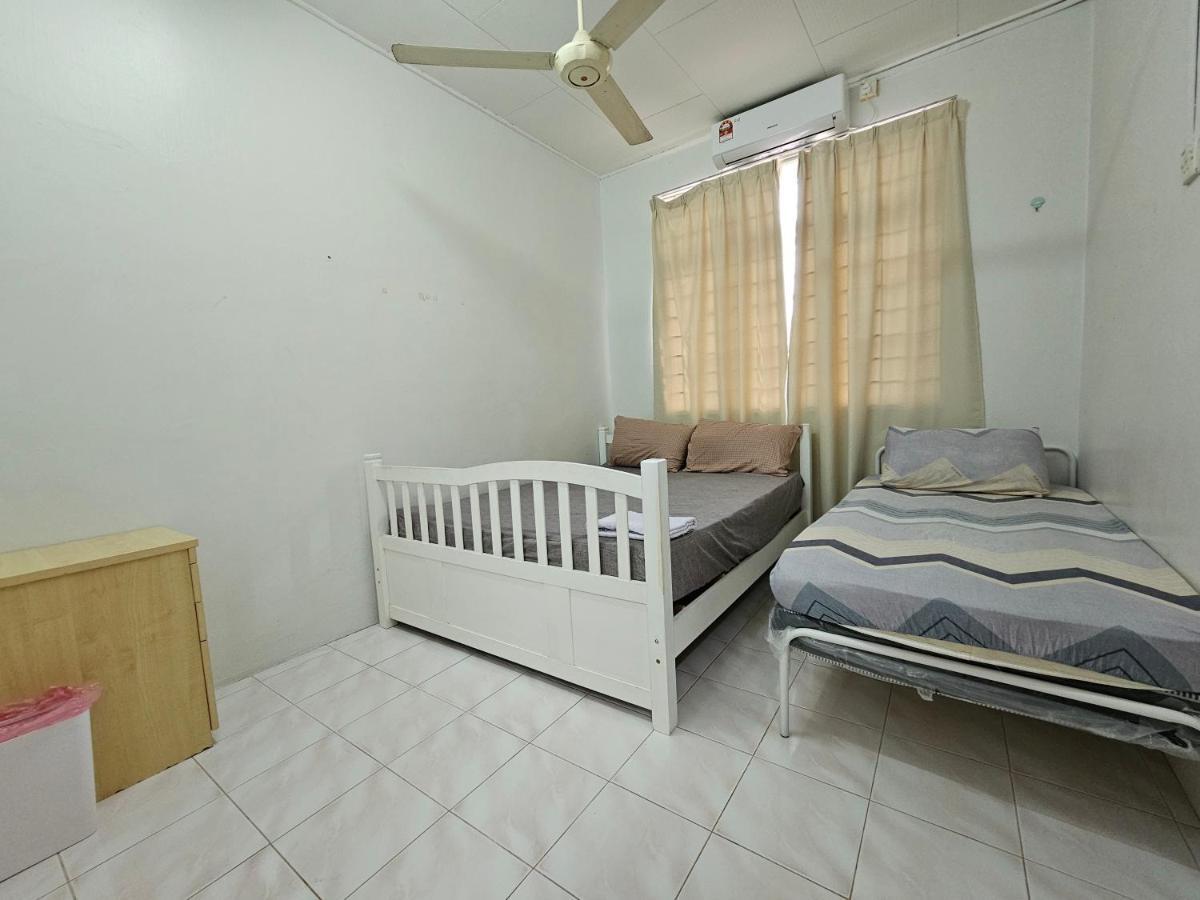 Ruhani Homestay 3 Kb - 4 Bedroom Fully Airconditioned With Wifi & Netflix Kota Bharu Exterior foto