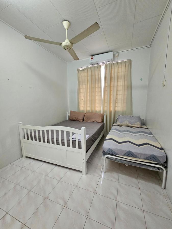 Ruhani Homestay 3 Kb - 4 Bedroom Fully Airconditioned With Wifi & Netflix Kota Bharu Exterior foto